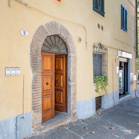 Piazza Napoleone Lovely Central Apartment Лука Екстериор снимка
