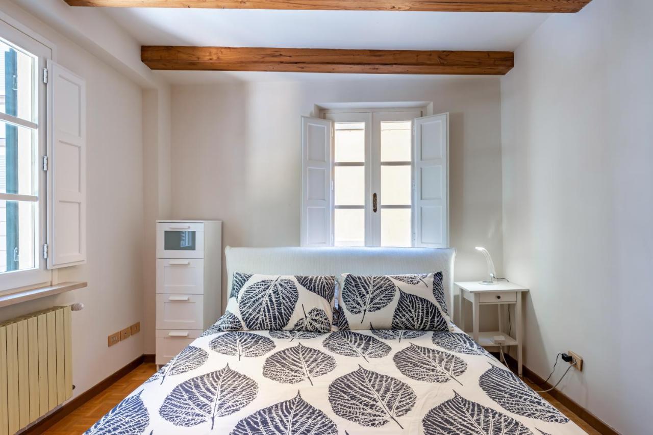 Piazza Napoleone Lovely Central Apartment Лука Екстериор снимка